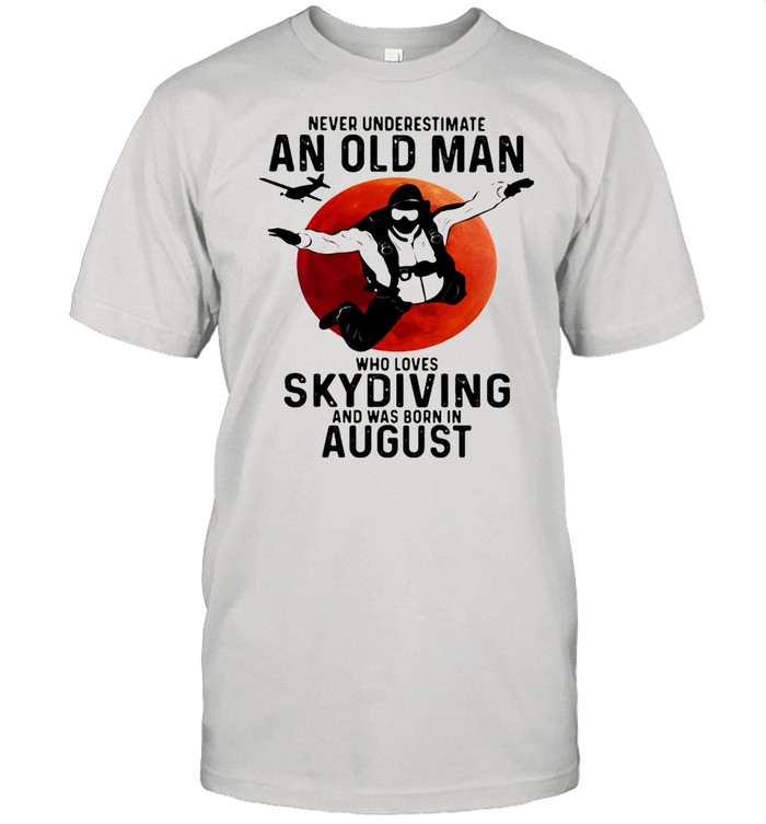 Never Undersestimate An Old Man Who Loves Skydiving And Was Born In August Blood Moon  Classic Men's T-shirt