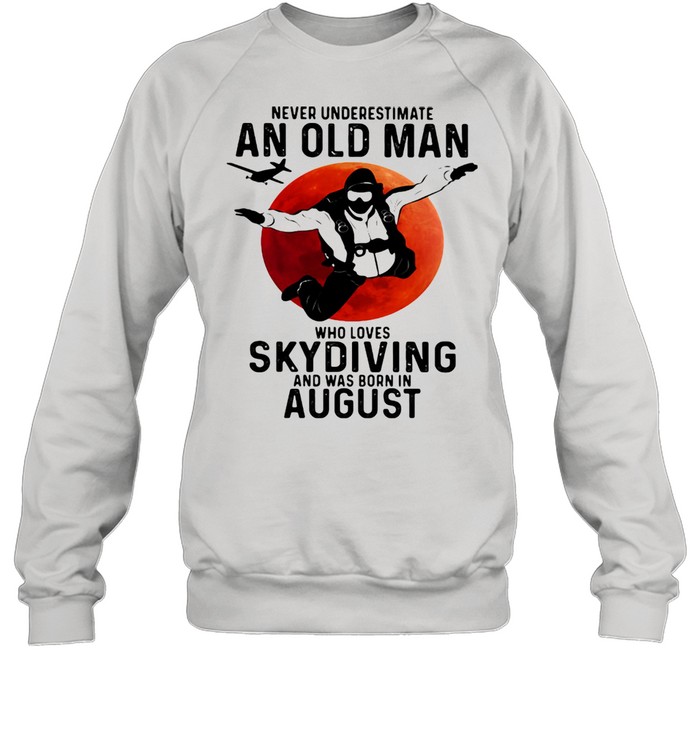 Never Undersestimate An Old Man Who Loves Skydiving And Was Born In August Blood Moon  Unisex Sweatshirt