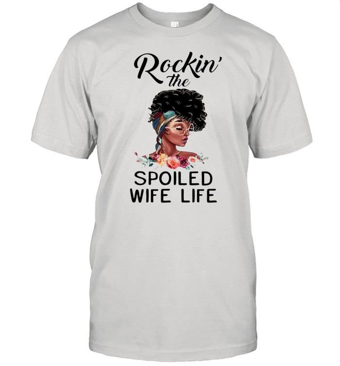 Black girl rockin the spoiled wife life shirt Classic Men's T-shirt