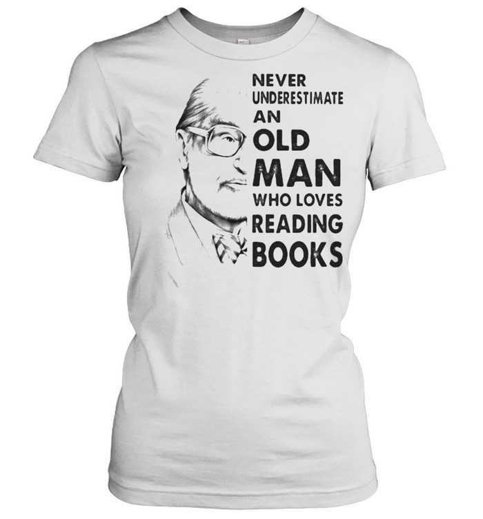 Never underestimate an old man who loves reading books shirt Classic Women's T-shirt