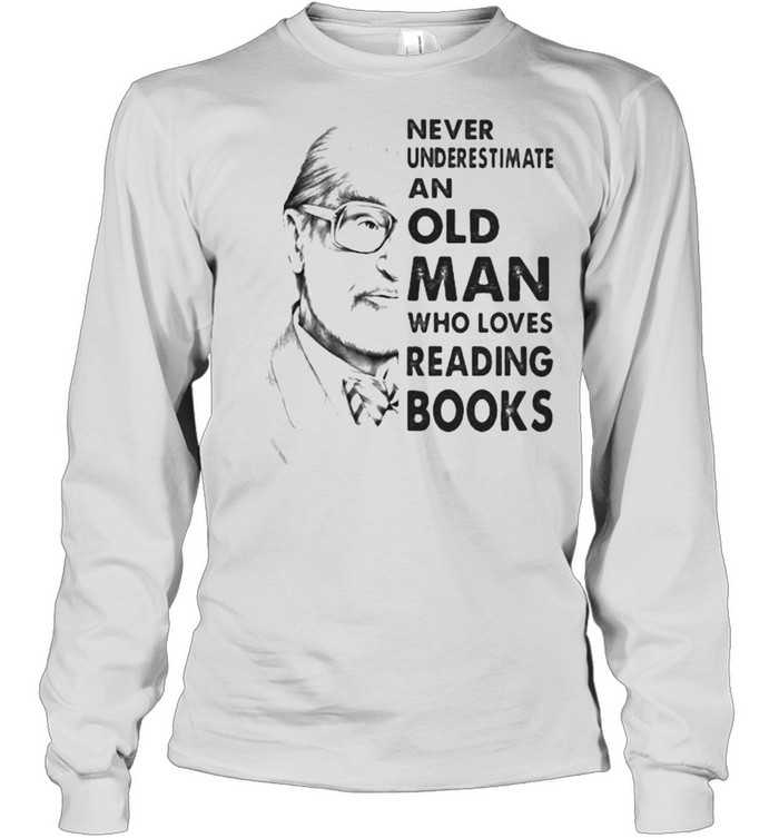 Never underestimate an old man who loves reading books shirt Long Sleeved T-shirt