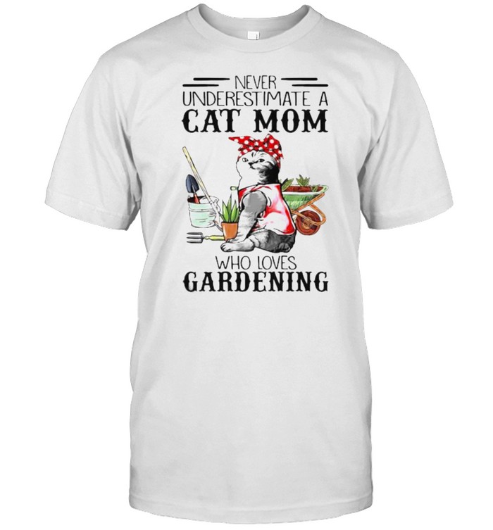 Never underestimate a cat mom who loves gardening shirt Classic Men's T-shirt