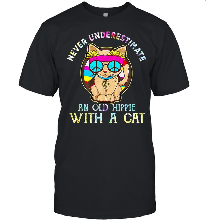Never Underestimate An Old Hippie With A Cat T-shirt Classic Men's T-shirt