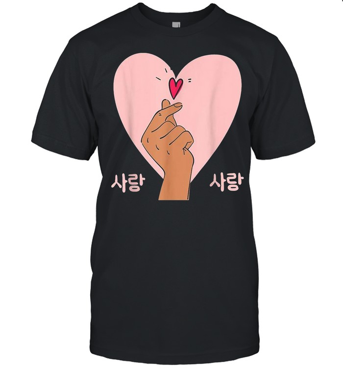 Kpop Korea Music Finger Symbol Girls Merch Pastel Heart T-shirt Classic Men's T-shirt