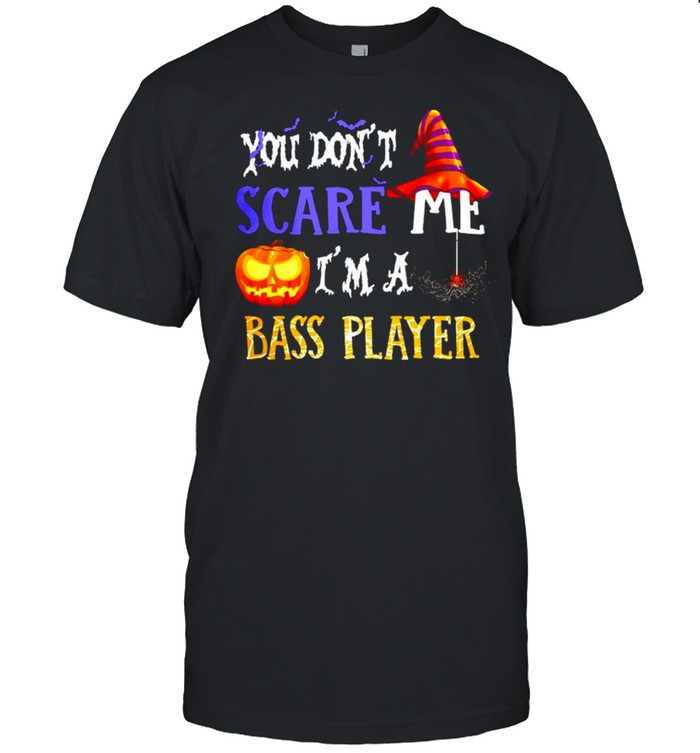 You don’t scare me I’m a bass player Halloween shirt Classic Men's T-shirt