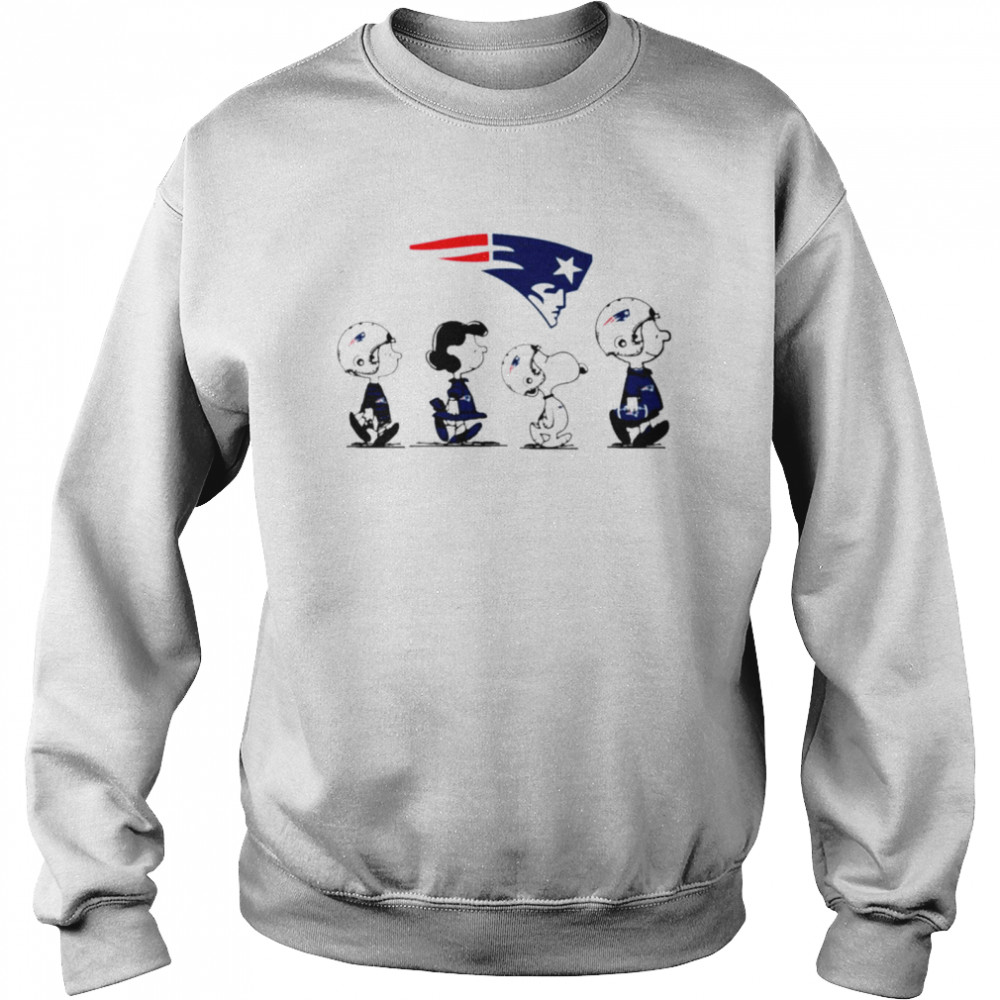 Peanuts Characters New England Patriots Football team t-shirt Unisex Sweatshirt