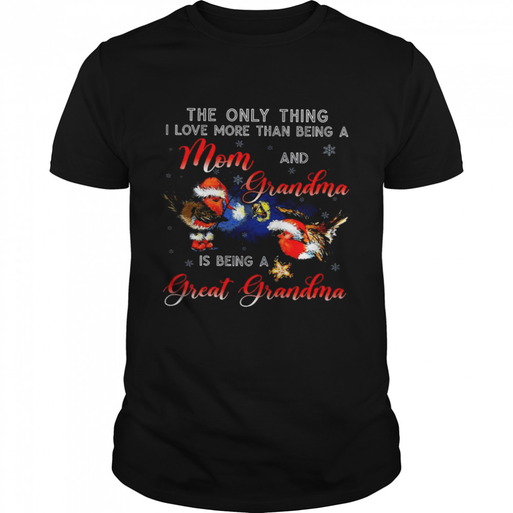 The Only Thing I Love More Than Being A Mom And Grandma Is Being A Great Grandma  Classic Men's T-shirt