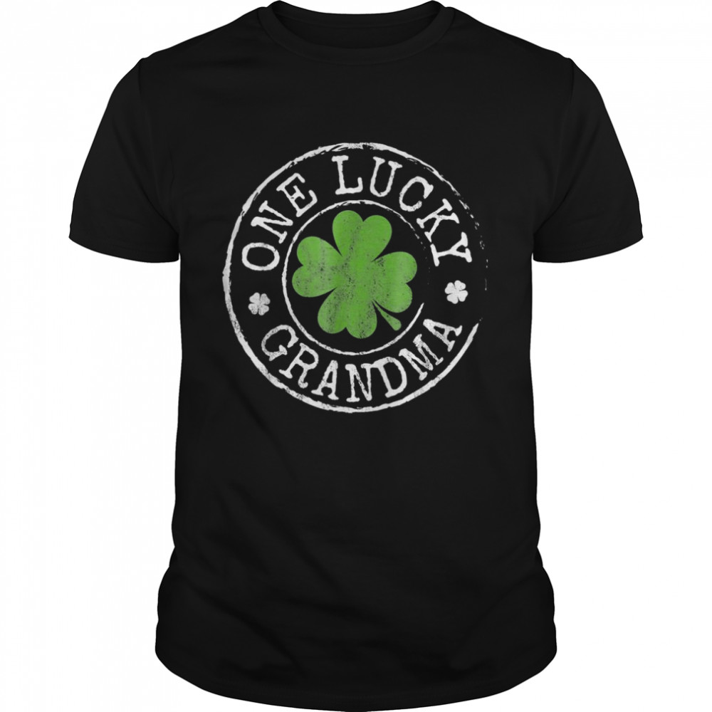 One Lucky Grandma Fun Nana Irish Shamrocks St Patrick’s Day  Classic Men's T-shirt