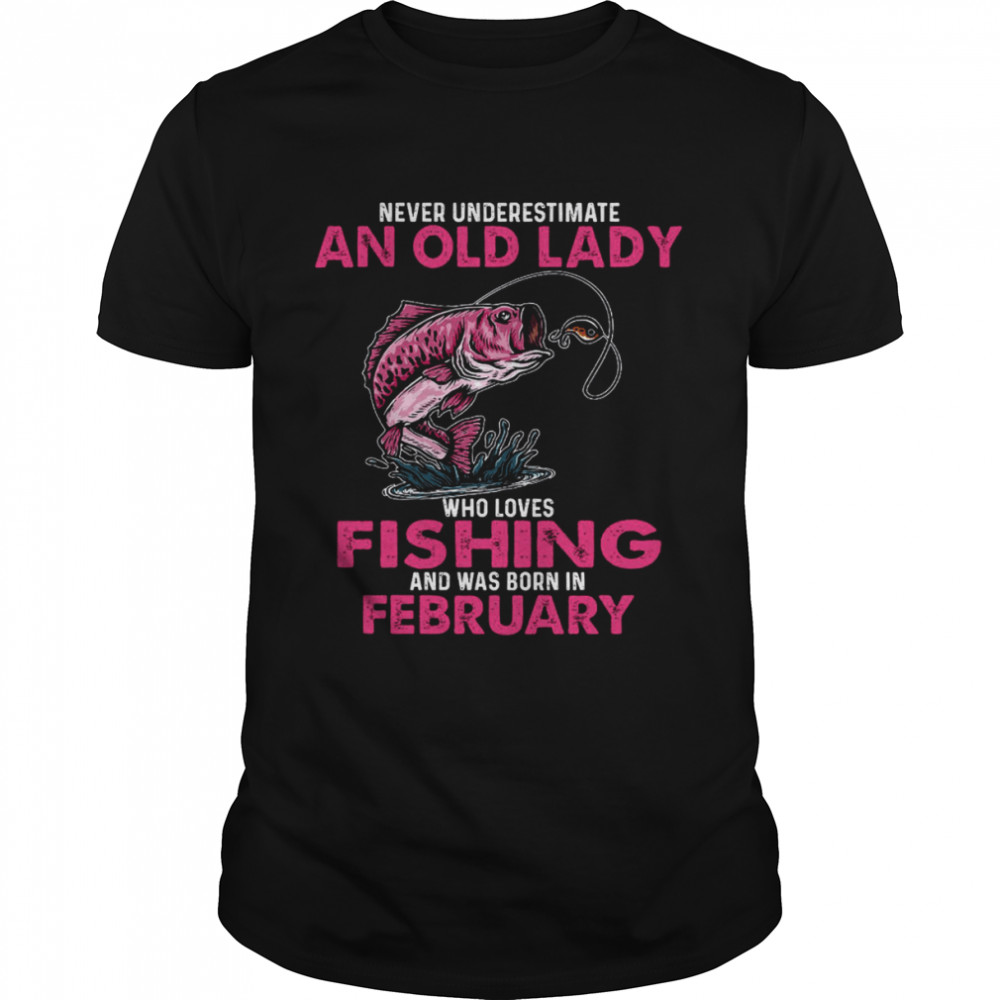 Never Underestimate An Old Lady Who Loves Fishing And Was Born In February  Classic Men's T-shirt