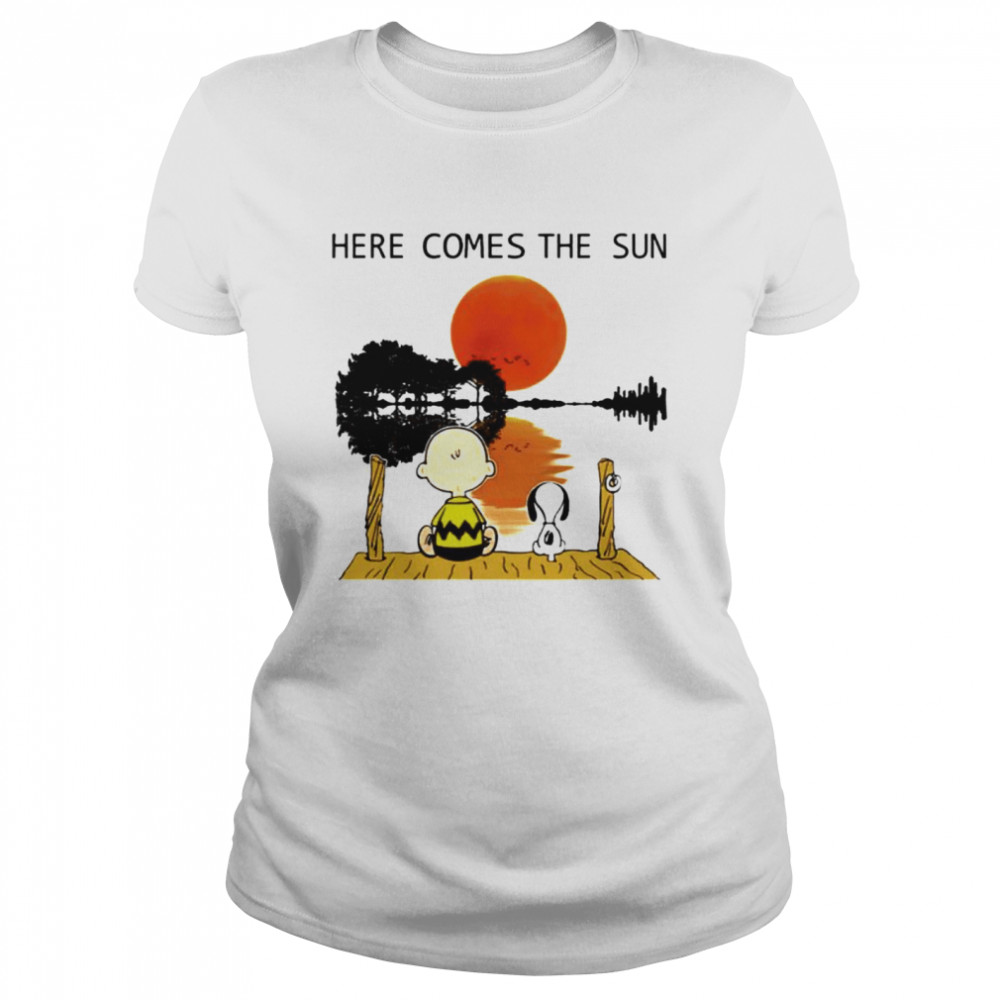 Snoopy Charlie Brown here comes the sun shirt Classic Women's T-shirt