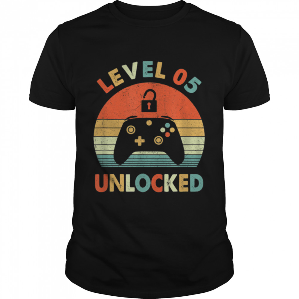 Level 5 Unlocked Vintage Video Gamer 5th Birthday Gift T- B09VXFL6Y1 Classic Men's T-shirt
