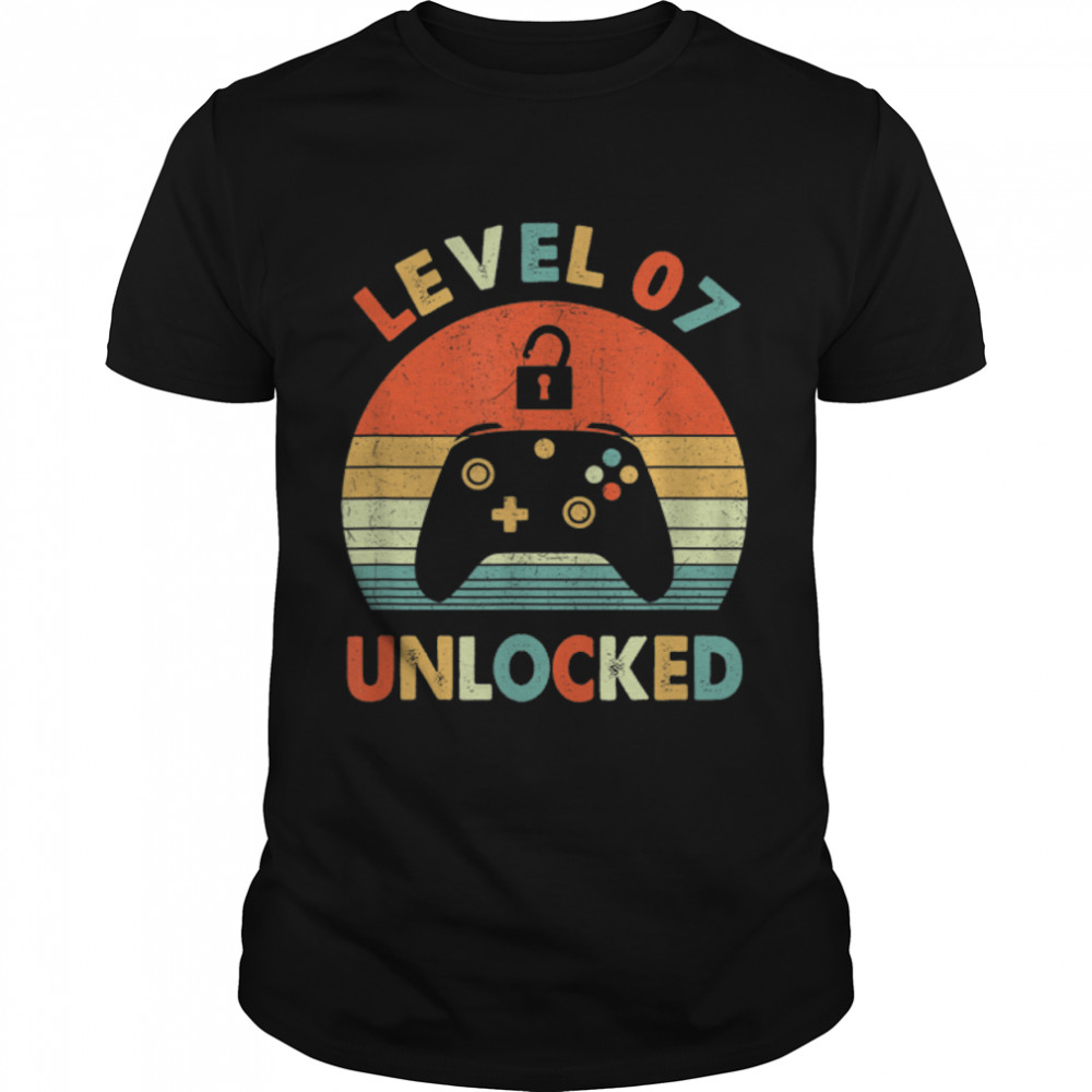 Level 7 Unlocked Vintage Video Gamer 7th Birthday Gift T-Shirt B09VWYJF84s