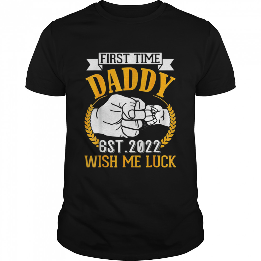 Hand To Hand First Time Daddy Est 2022 Wish Me Luck Father  Classic Men's T-shirt