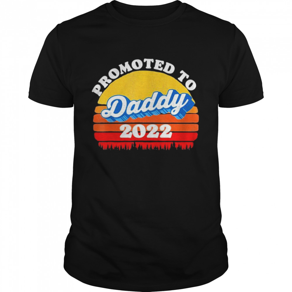 Promoted to daddy new dad retro fathers day vintage sunset shirt Classic Men's T-shirt