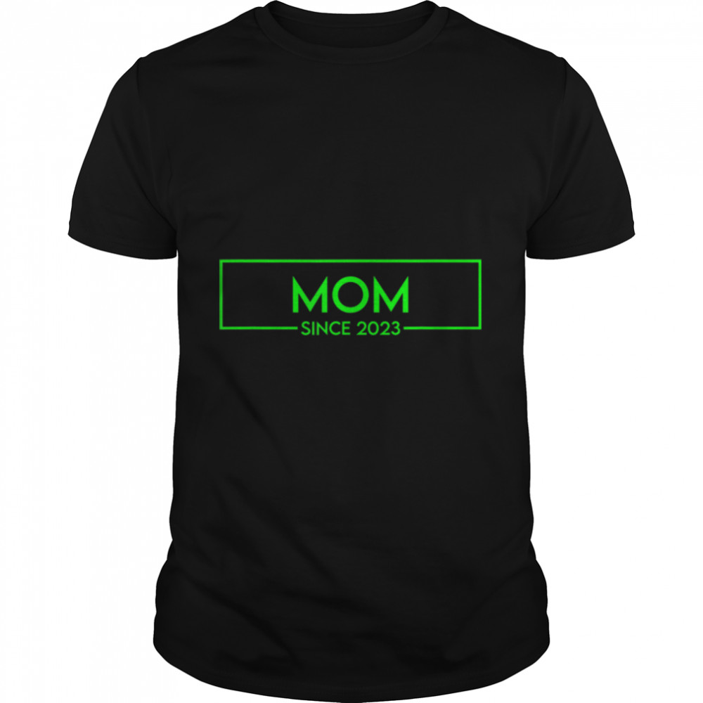 Promoted To Mom Est 2023 T-Shirt B0B7F2RC7Rs