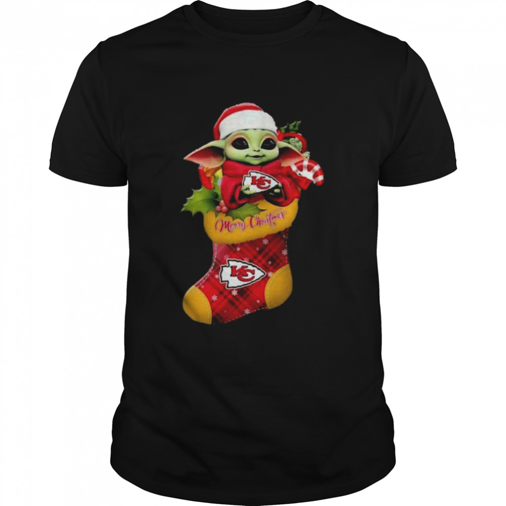 Merry Christmas Baby Yoda Hug Kansas City Chiefs 2022 shirt