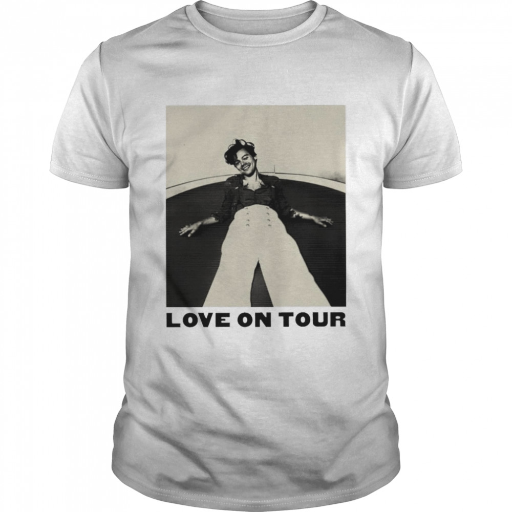 Harry Styles smile love on tour shirt